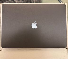 MacBook Pro 15” | i7 2.8GHz | 16GB | 256GB | Touch Bar — New Battery