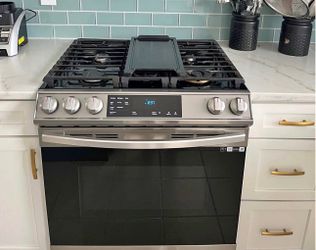 Sleek Samsung gas range stove . Has a big oven with air fry, bake, roast,