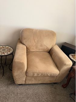 Complete Living Room Set – Sofa, Loveseat, Chair & 3 Solid Wood Tables