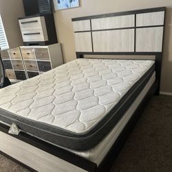 Queen Size Bedroom Seat With The Mattress