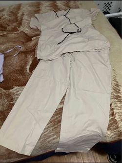 $15, Women’s scrubs set size Large
