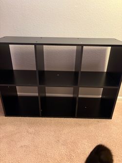 Medium sized shelf, 6 storage spaces