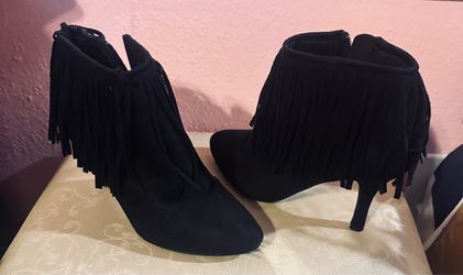 Fringe ancle boots