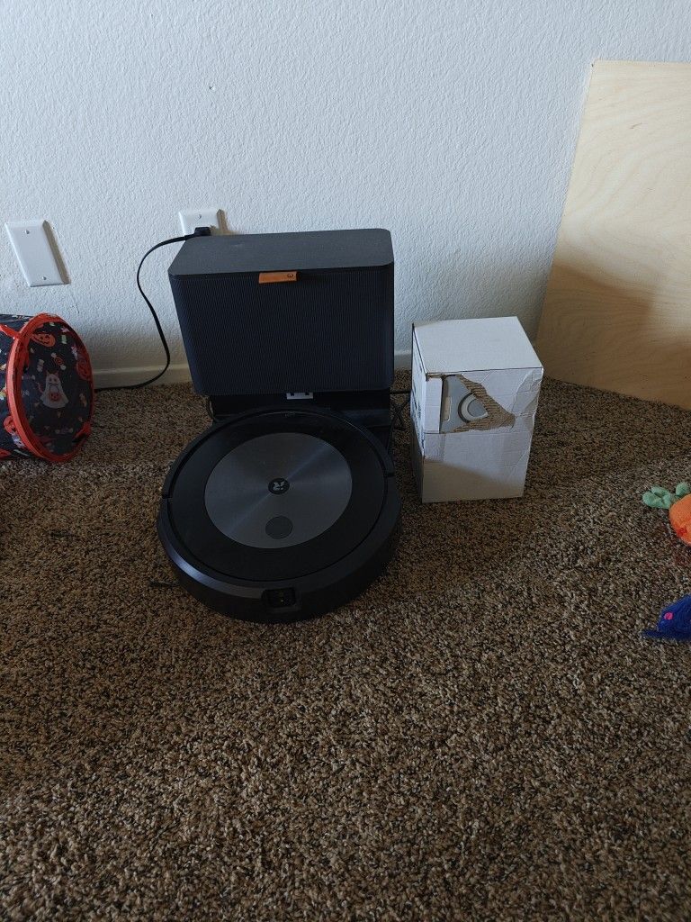 iRobot Roomba J7+ Vacuum And Filters