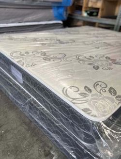 Set Queen size mattress and box spring