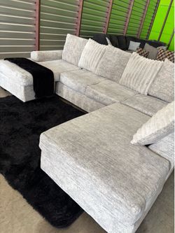 Nice sectional sofa couch (DELIVERY AVAILABLE)