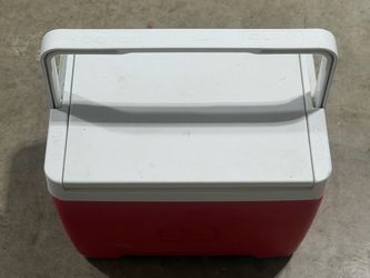 Igloo Personal Cooler - red & white