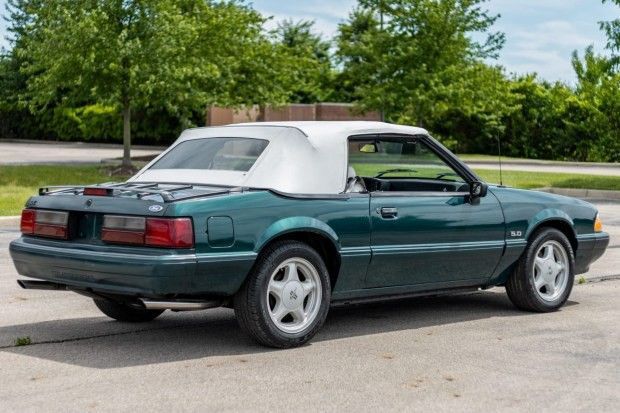 1990 Ford Mustang