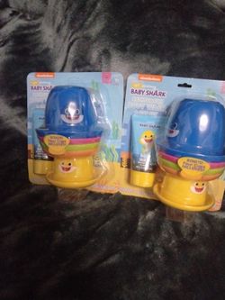 Baby Shark Bathtub Fun Body Wash And Cup Set 