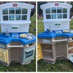 Kids Play Kitchen With Dishes 