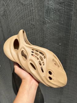 Yeezy Foam Runner “Ochre”