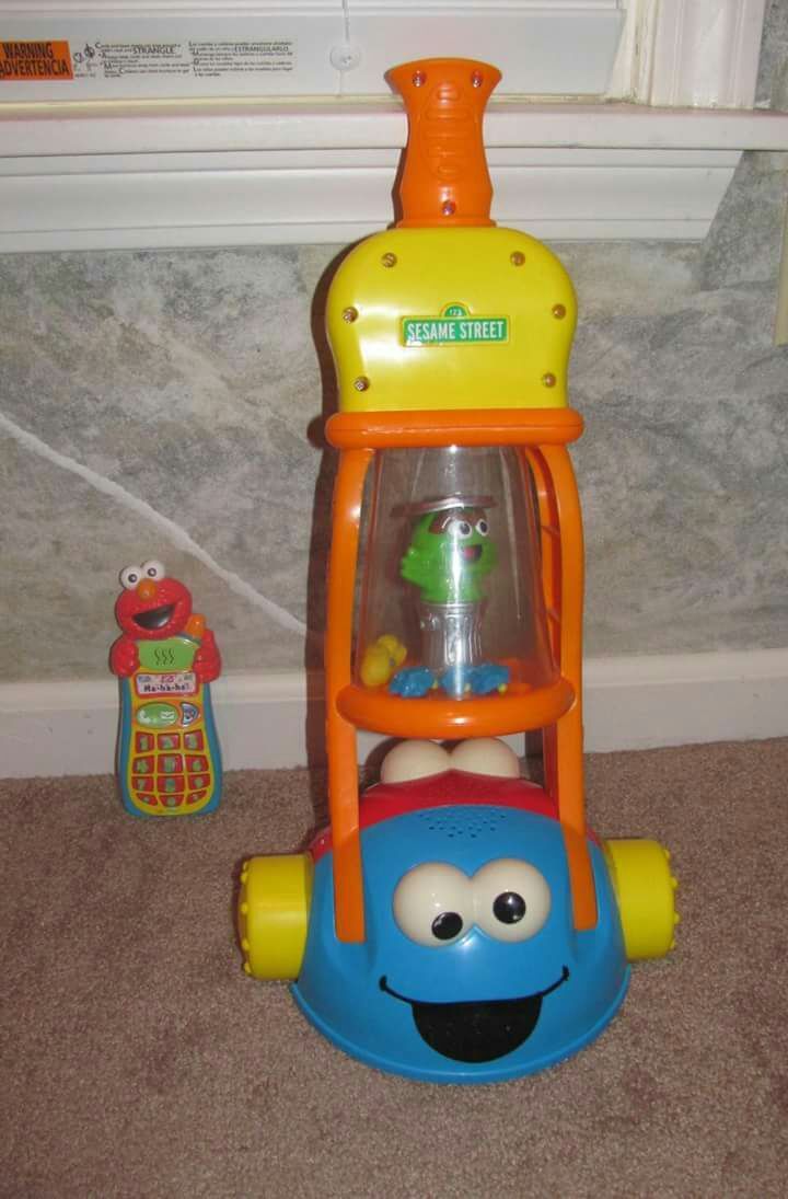 Fisher-Price Sesame Street 2-in-1 Giggle Vacuum & Elmo Phone REDUCED