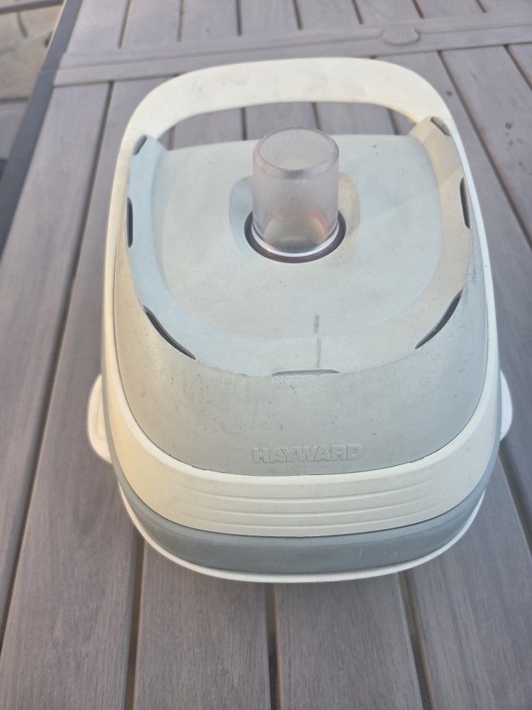 Hayward 2025adc XL Pool Vac And Accessories