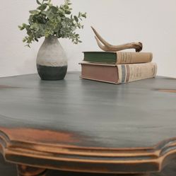 Gorgeous Antique End Table 