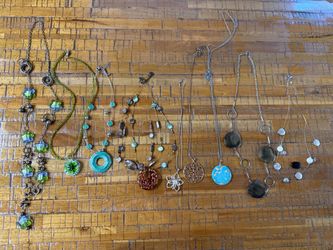 Mixed Vintage Jewelry Lot – Necklaces