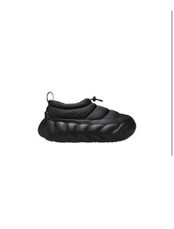 CROCS ( black on black , puffer 4 men’s , 6 wmns