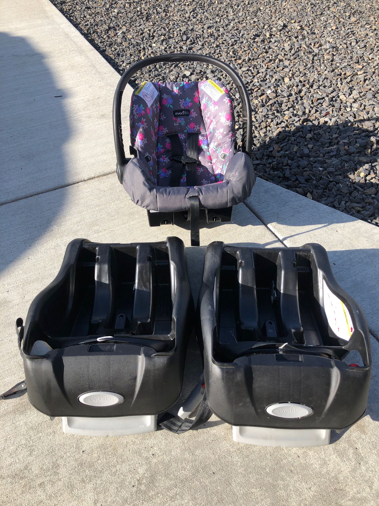 Evenflo car seat with 2 bases