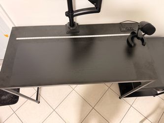 Computer desk