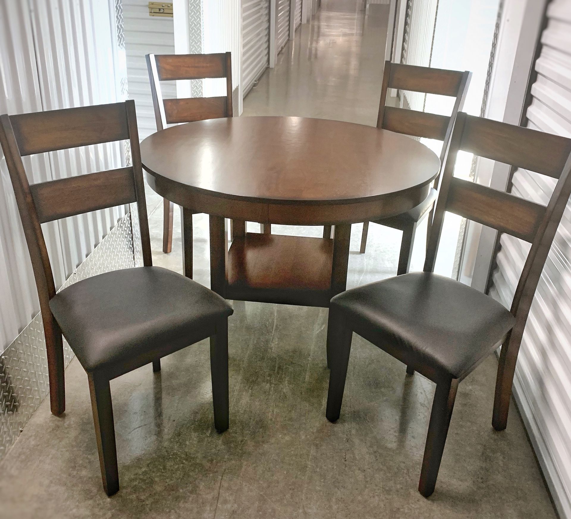 Dining Set - Round Table & 4 Chairs