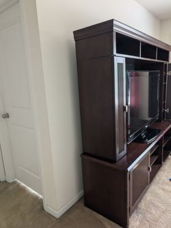 Entertainment center