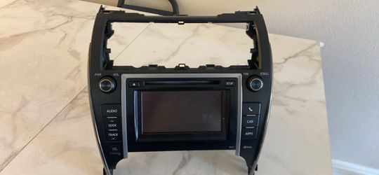 OEM toyota camry touchscreen stereo with cd insert