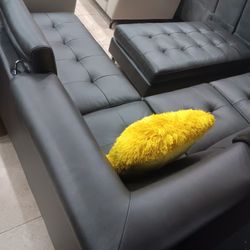 *Spectacular Deal*---Ibiza Sleek Gray Leather Sectional Sofa W/Ottoman---Delivery And Easy Financing Available 🙌 