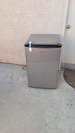 3.3 Cubic ft Mini fridge
