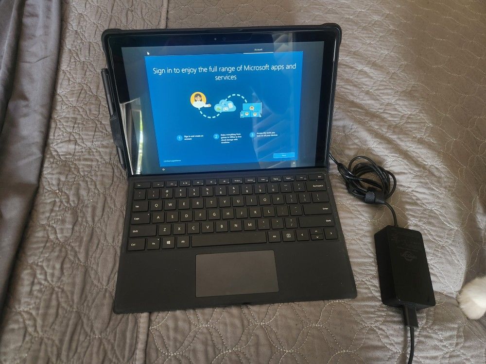 Surface Pro 3 i5 12.4" 64gb With Keyboard, Pen And Charger 