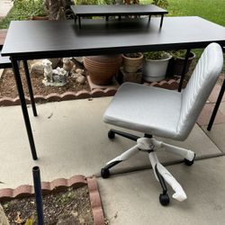 Brand new Desk And Chair Set, Retails For Over $250