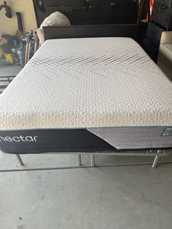Nectar hybrid premier queen mattress and frame