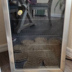 Mini wine refrigerator