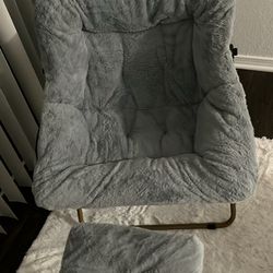 Fluffy Chair 