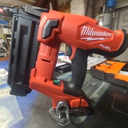 Milwaukee M18 FUEL 18G CORDLESS BRAD NAILER