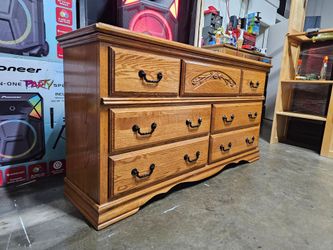 Oak Wood 7-Drawer Dresser with Carved Detail