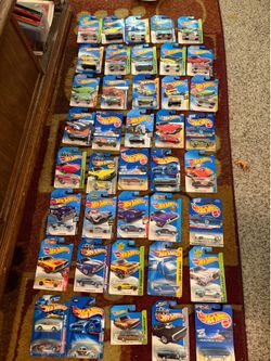 40 UNOPENED HOT WHEELS BOX 2 $50 LOOK!! GRAB BAG