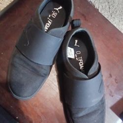 Blk Red Mens 8.5 Puma Slip On Comfort shoes Sneakers Like New