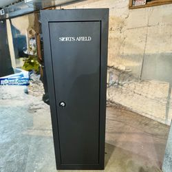 Sports Afield 14 Gun Cabinet with Keyed Lock- Black