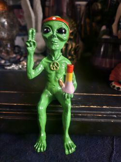 GREEN HIPPIE ALIEN 6"