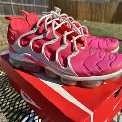 Nike Air Vapormax Plus Platinum Tint Flash Crimson CZ7995-001 Womens Size 12