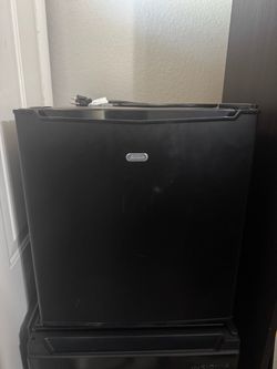 Sunbeam mini fridge
