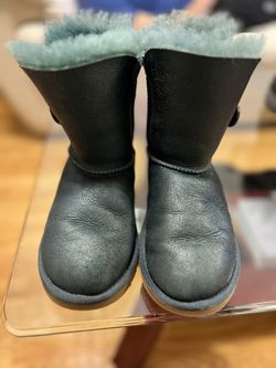 GIRLS UGGS BOOTS 2Y
