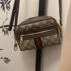Gucci Small Shoulder Bag – Excellent 