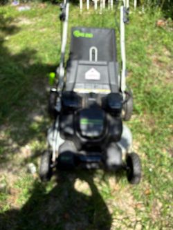 Green works battery power lawnmower