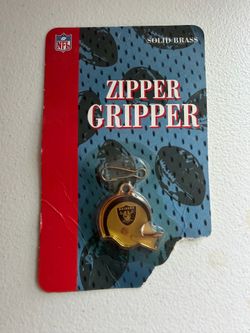Vintage Oakland Raiders NFL Solid Brass Zipper Gripper Helmet Charm – Official NFL Licensed – MOC