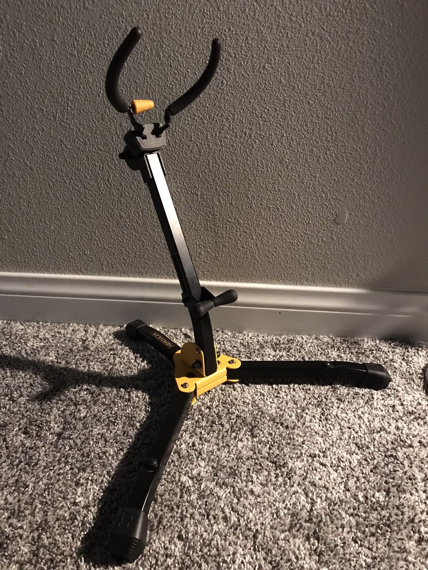 Hercules Alto/Tenor Saxophone Stand