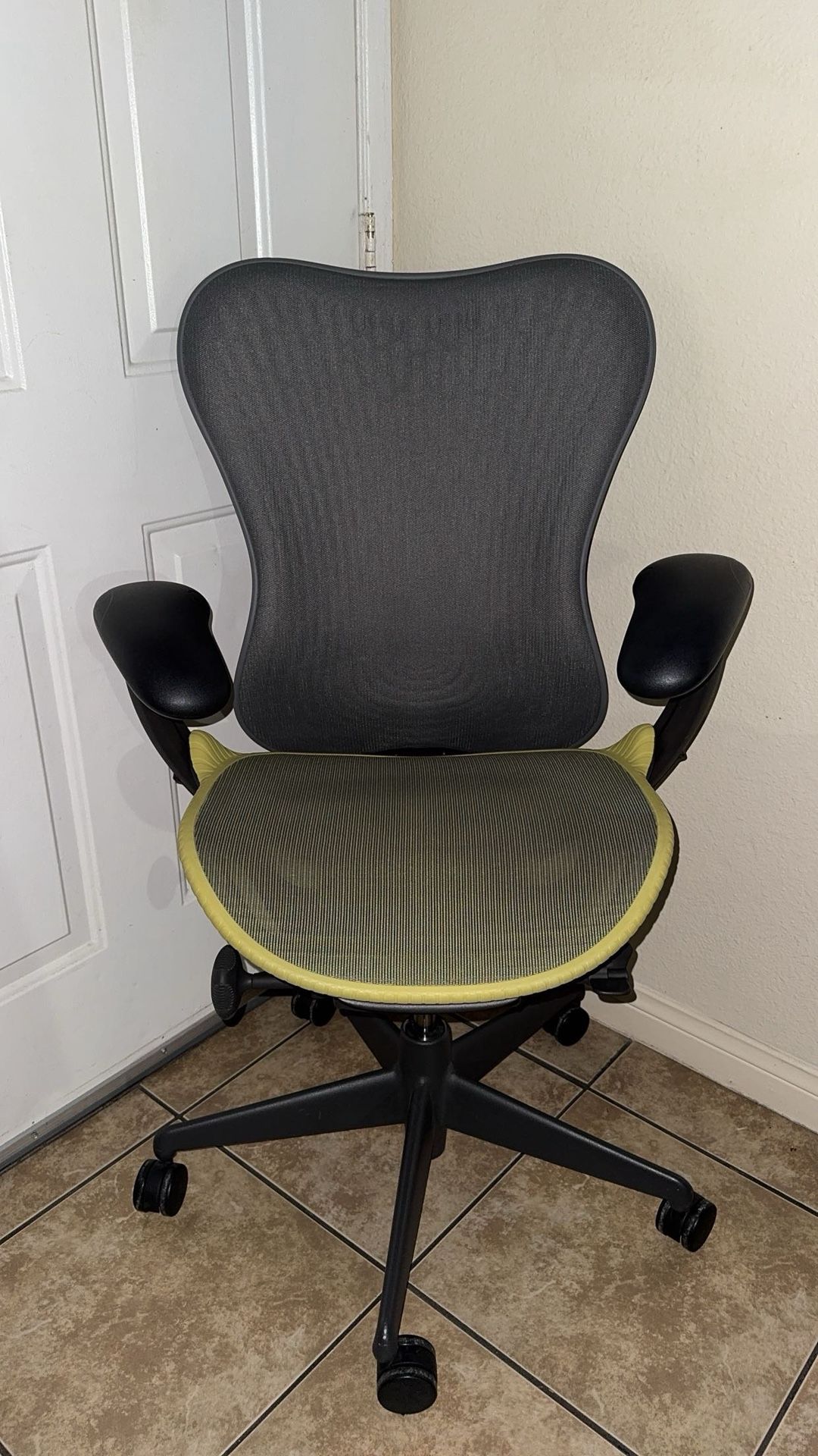 Herman Miller Mirra 2 - Fully Loaded-