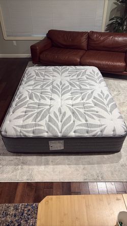 Sealy full size mattress in very good condition $150 or Best offer
