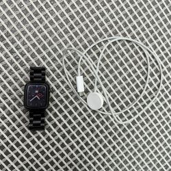 Apple Watch Series SE 2 40MM w/Charger& Extra Bands