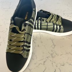 New men’s Burberry, shoes, euro 44