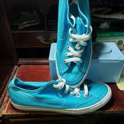 Nike Canvas Size 8 Like New